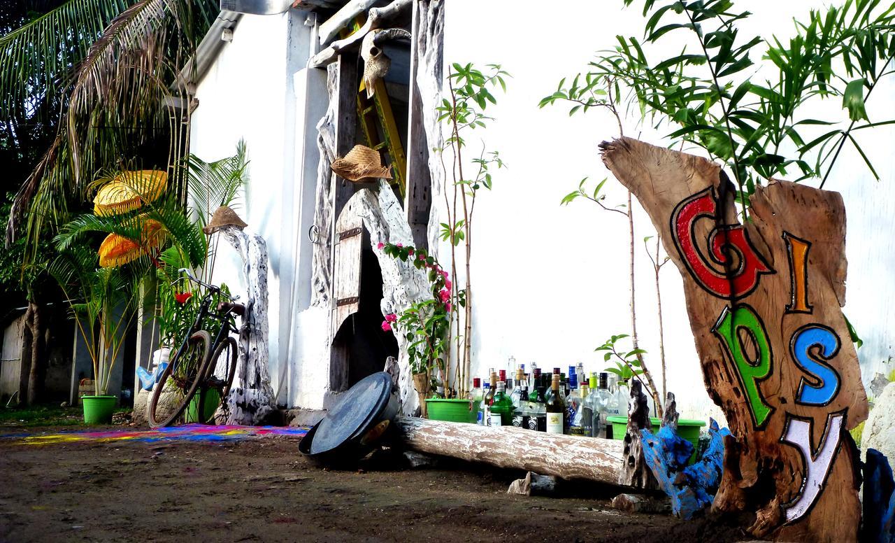 Auberge de jeunesse Gipsy Backpackers à Gili Trawangan Extérieur photo